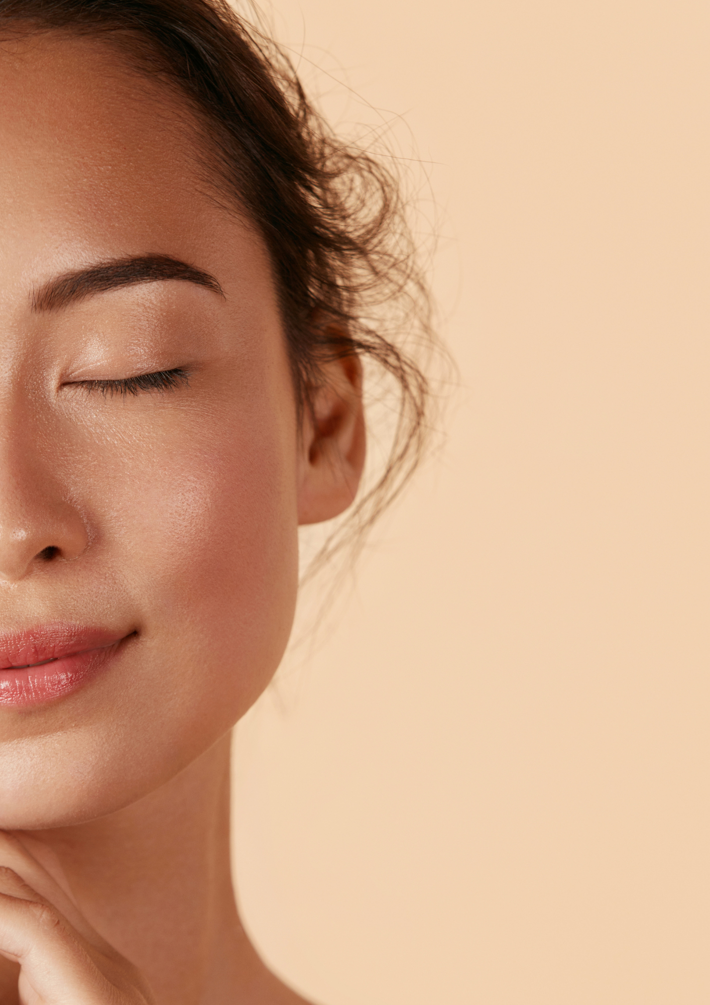 visage de femme sur fond neutre